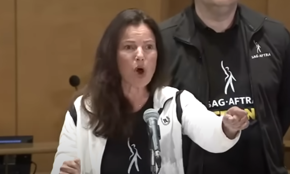 Estamos en riesgo de ser reemplazados por máquinas: Fran Drescher Critica la Codicia de Hollywood